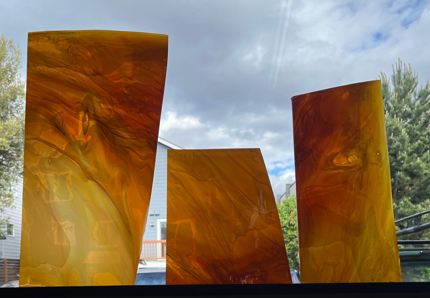 S3 48L/355 Amber+Gold+Yellow Swirl on Light Opal