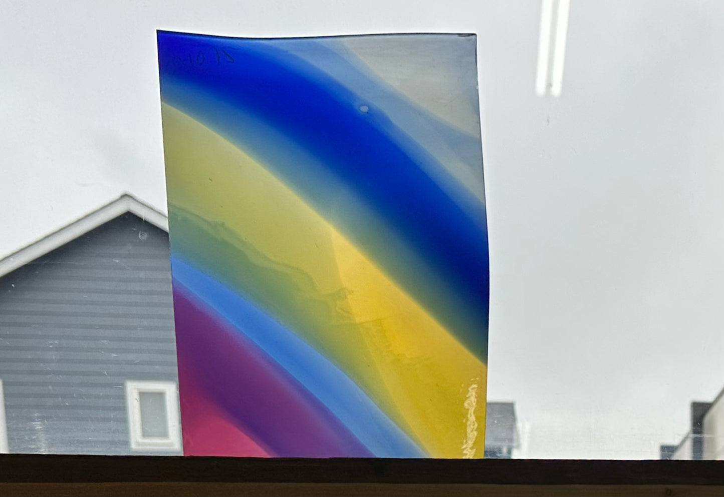 P2 Sp 48/253 pink/blue/yellow Opal swirl