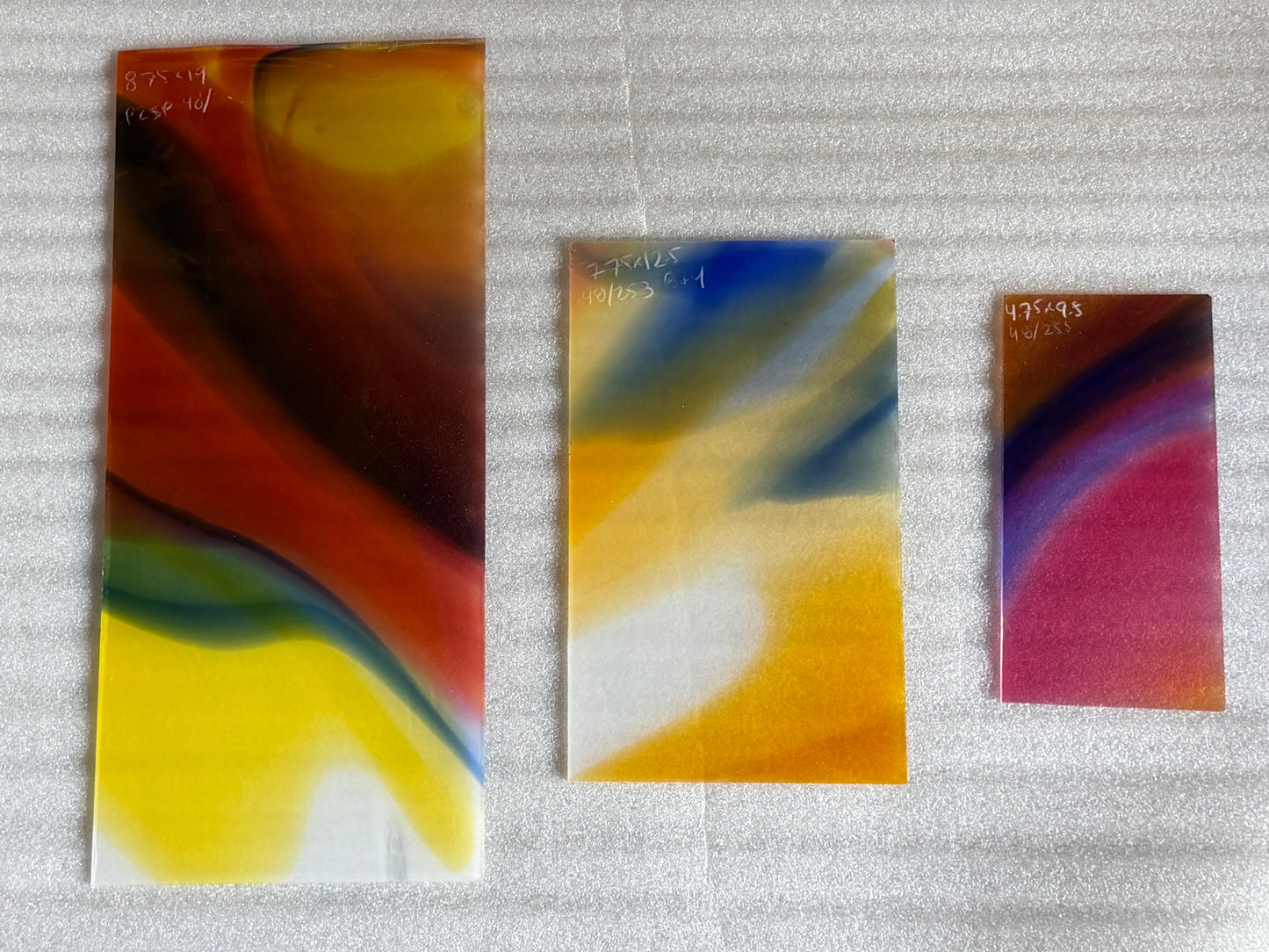 P2 Sp 48/253 pink/blue/yellow Opal swirl