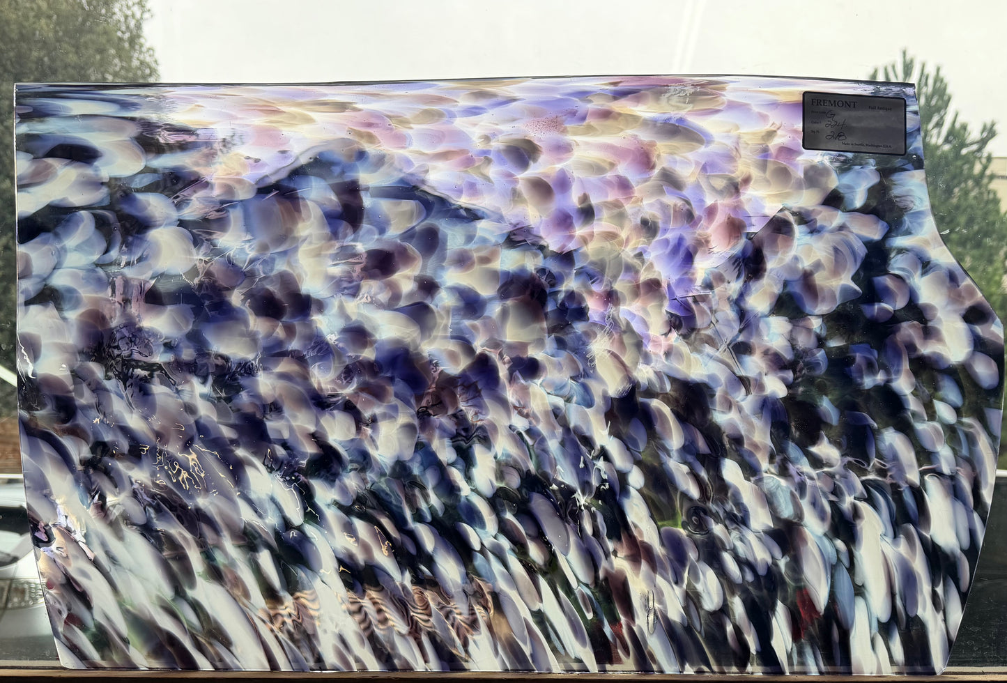 G 224 Violet and White