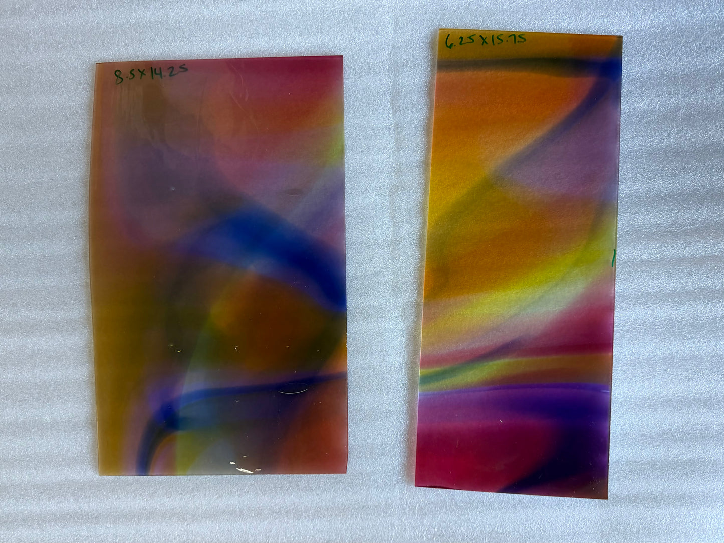 P2  Sp 48/253 pink/blue/yellow Opal swirl