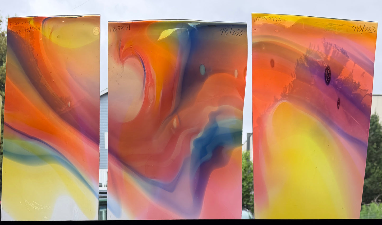 P2 Sp 48/253 pink/blue/yellow Opal swirl