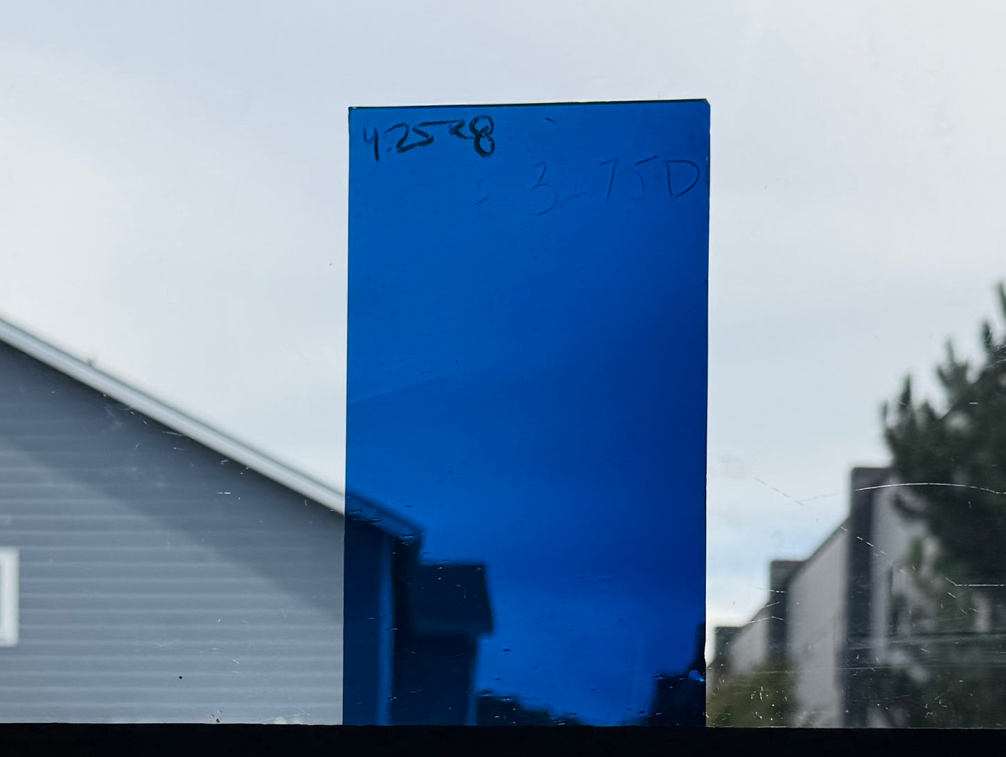 F 3275 D