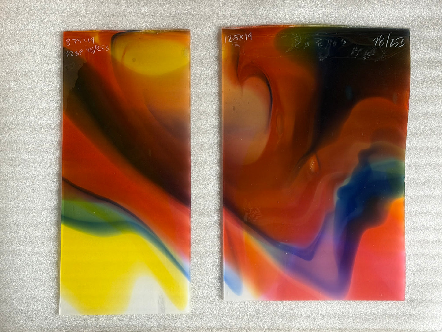P2 Sp 48/253 pink/blue/yellow Opal swirl