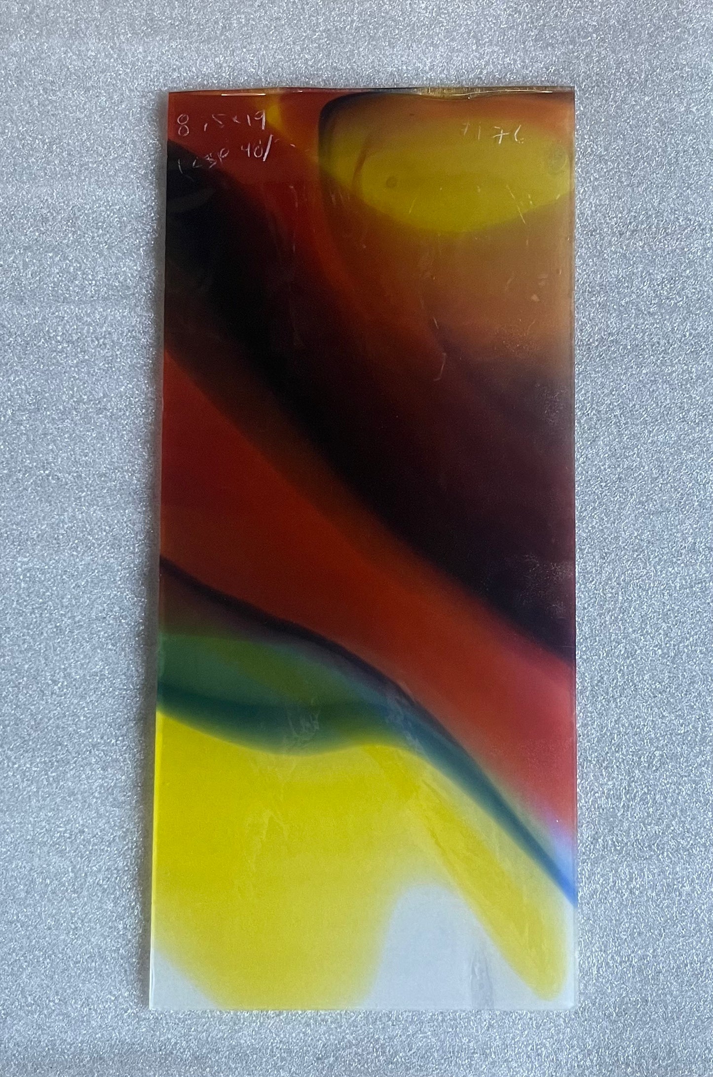 P2 Sp 48/253 pink/blue/yellow Opal swirl