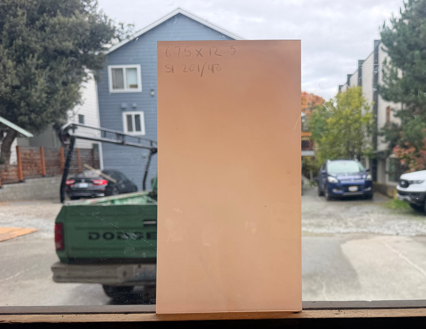 S1 201/48 White Opal on Peach
